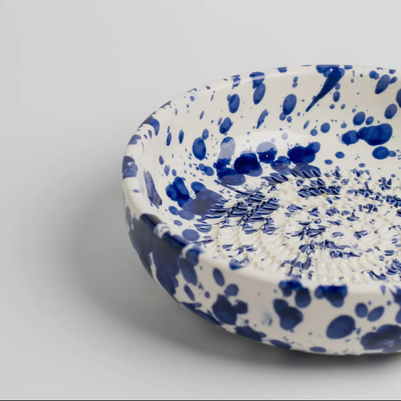 Ceramic vegetable grater plate